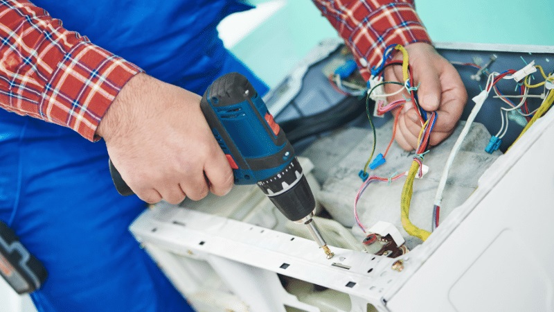 Gaziosmanpaşa Electrolux Electrolux çamaşır makinesi kart tamiri – Su almama arızası orijinal parça ile giderildi. - Teknik servis örneği